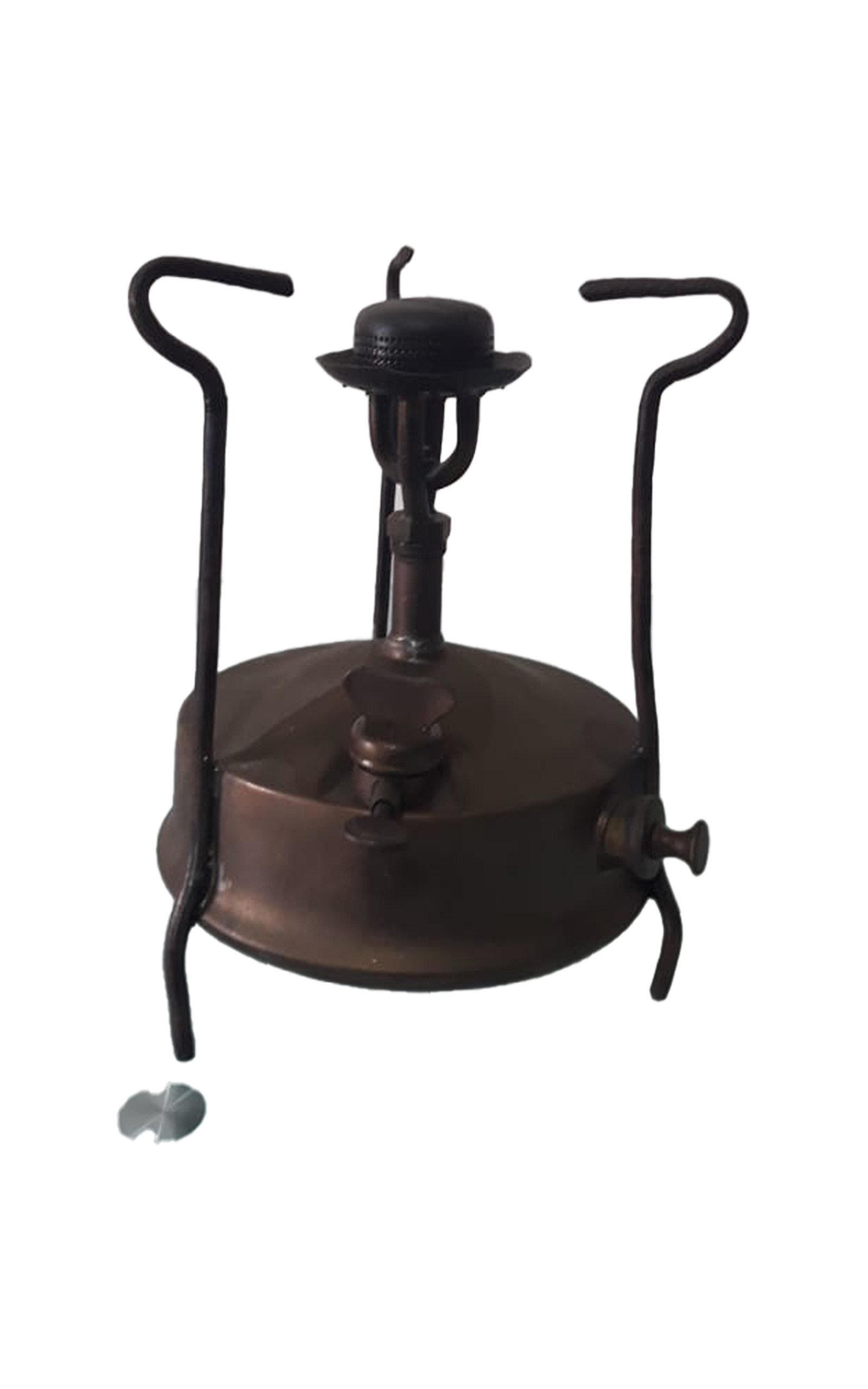 Home تحفة تراثية نادرة.. موقد نحاس قديم (primus)